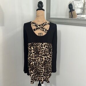 Chic Black and Leopard Print Top